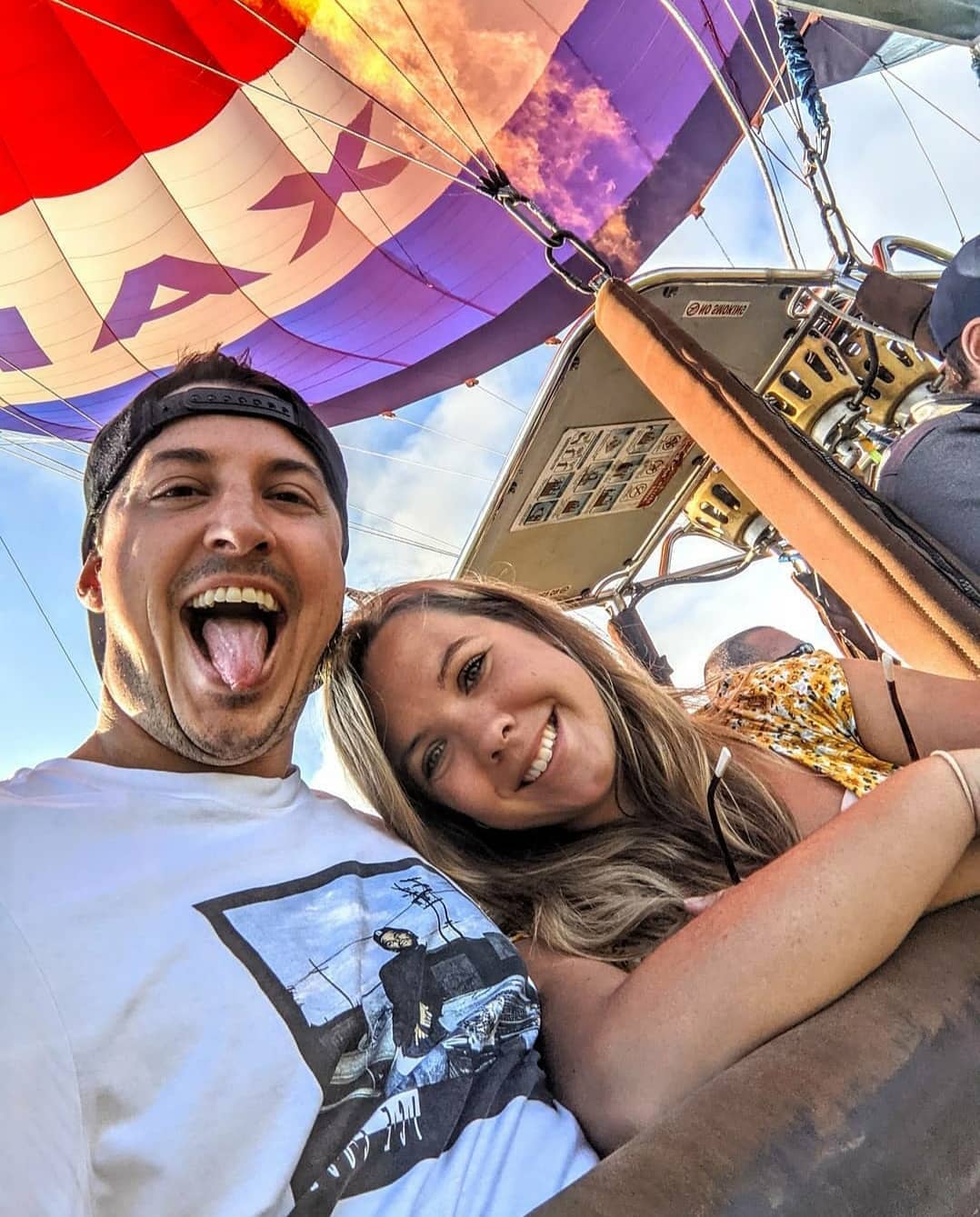 60 Minute Balloon Flight + Breakfast + Evening Glow Worm Tour